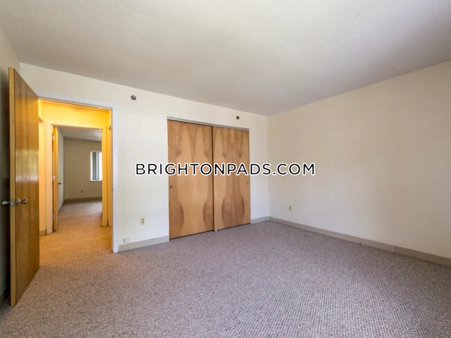 Foto del edificio - 144 N Beacon St