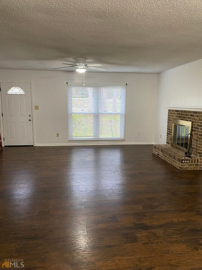 Building Photo - 1124 Country Club Rd