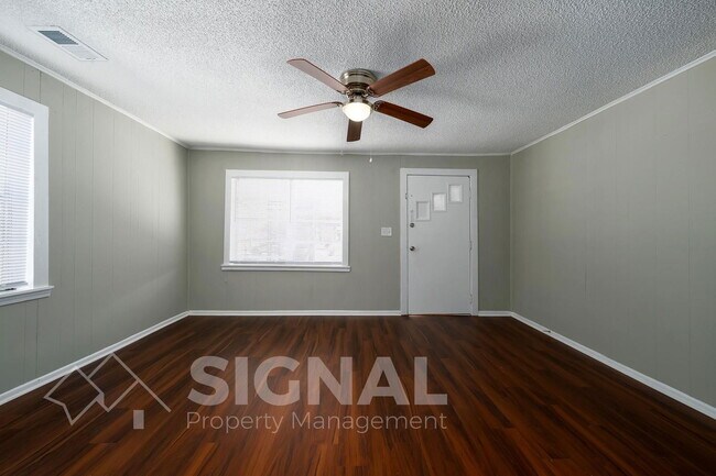 Foto del edificio - 2408 Fairfax Ave