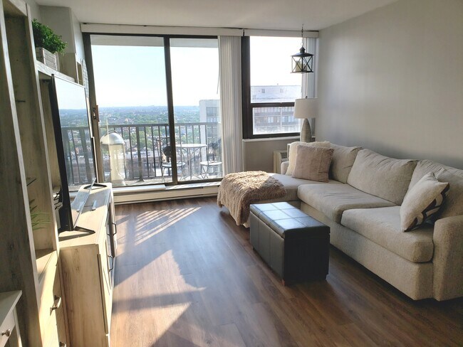 Foto del edificio - 2740 N Pine Grove Ave