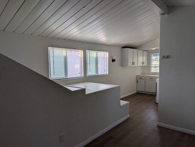 Foto del edificio - 4030 Ingraham St