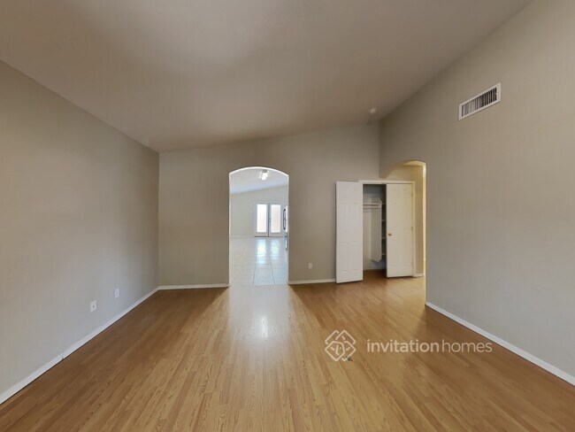 Building Photo - 9609 N 12th Ave