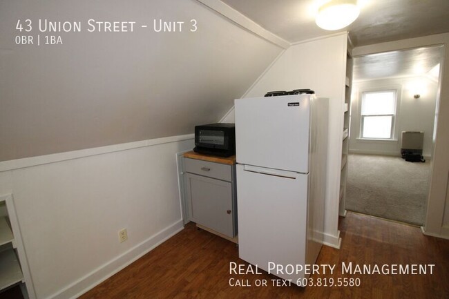 Building Photo - Quaint Studio Apartment Near Downtown Port...