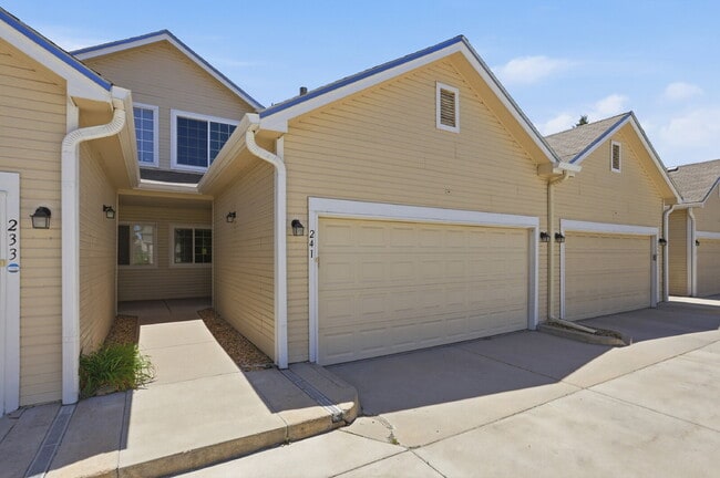Photo - $2,735.95 - 3 Bed, 2.5 Bath Townhome in Aurora with In Unit Laundry!
