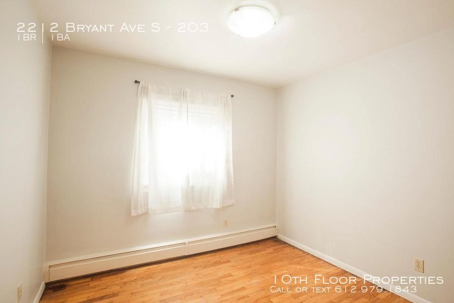Primary Photo - 2212 Bryant Ave S - 303 - 1 bed, 1 full bath