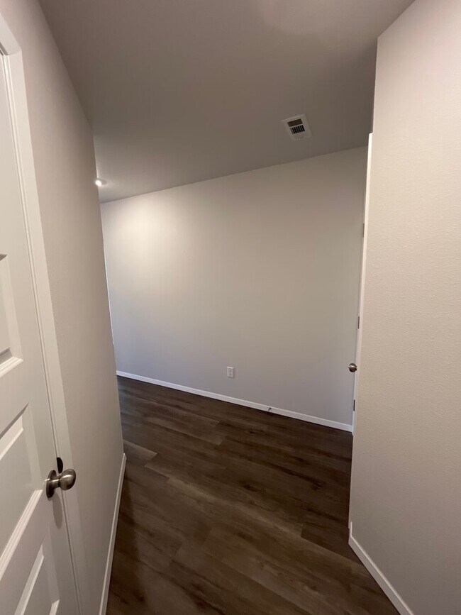 Foto del edificio - *Pre-leasing* Four Bedroom | Two Bath Home...