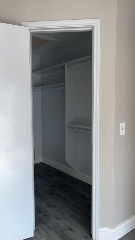 Foto del edificio - 8579 Hawthorne St