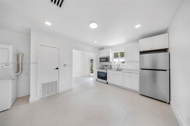 Building Photo - 250 NW 98th St