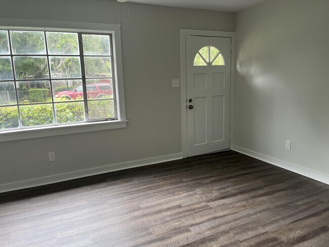 Foto del edificio - 1420 E 57th St