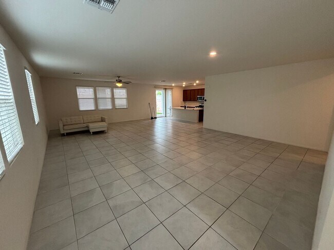 Foto del edificio - Beautiful 5-Bedroom, 4.5-Bath Home with St...