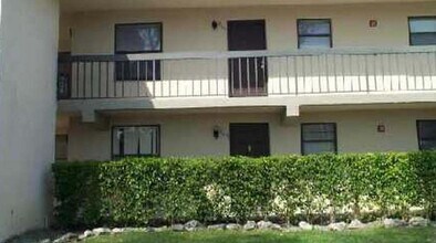 Building Photo - 21911 Lake Forest Cir