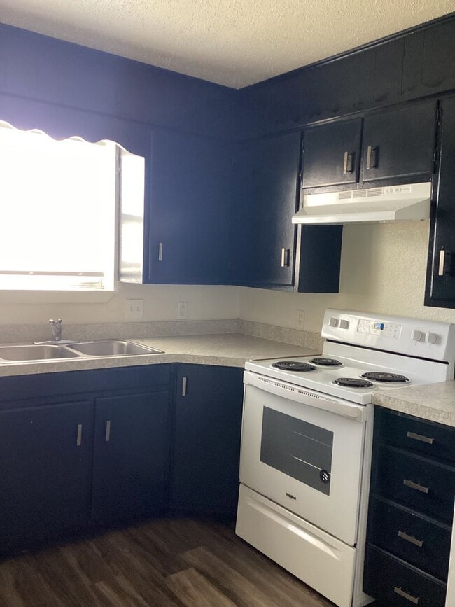 Building Photo - 2 Bedroom in the Parkview School district!...