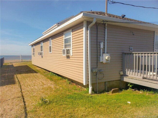 Building Photo - 224 Cosey Beach Ave