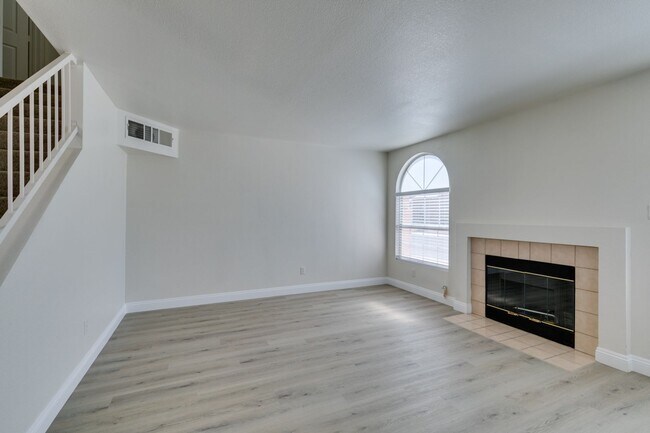 Foto del edificio - 3 Bedroom Townhouse with attached garage i...