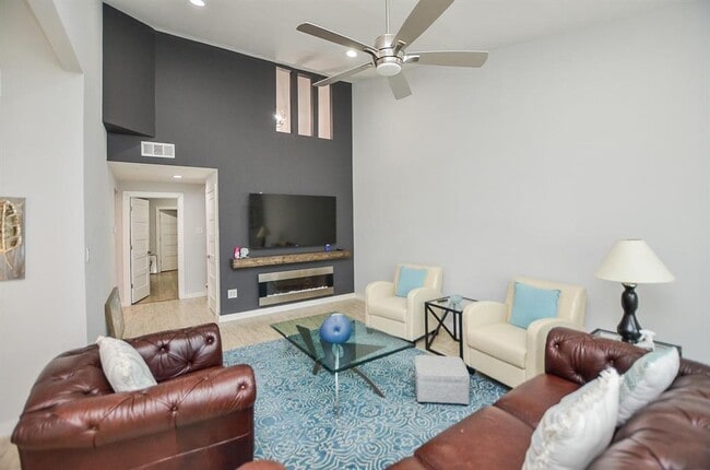 Building Photo - 12625 Memorial Dr