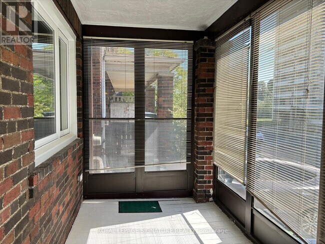 Building Photo - 524 Eglinton Ave E