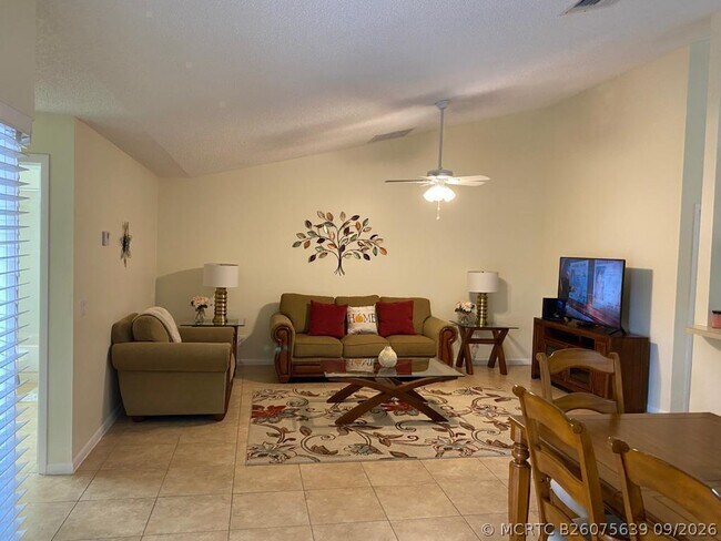 Foto del edificio - 13825 Yarmouth Dr