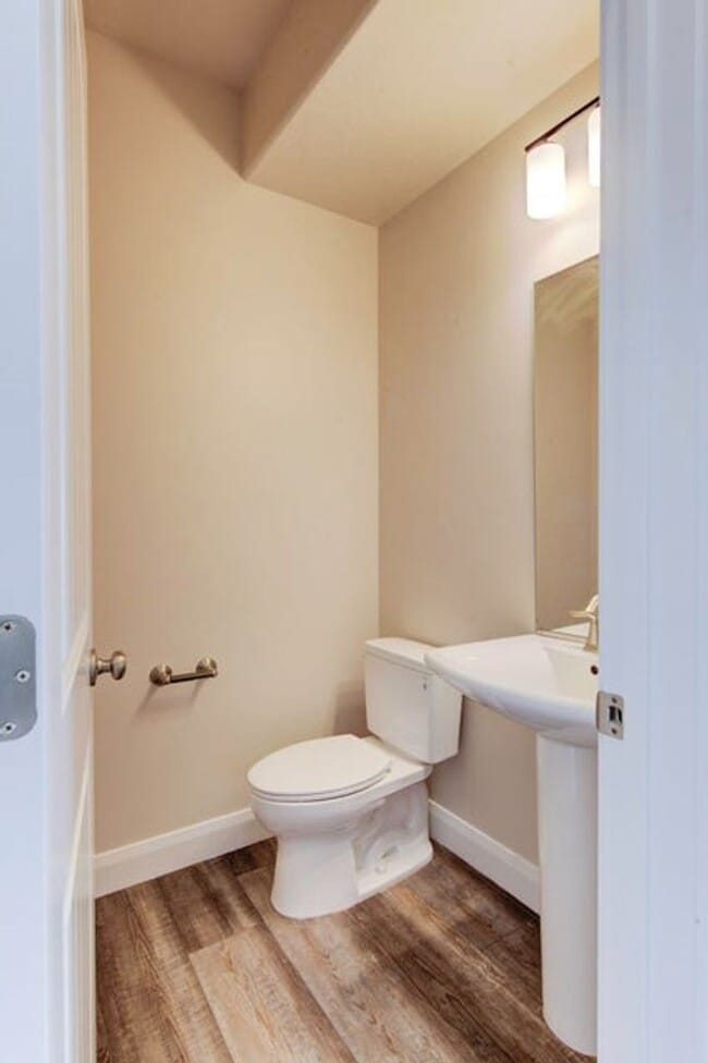Building Photo - Shadow Cove Townhouse