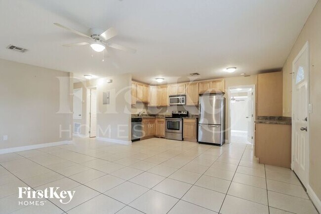 Building Photo - 1021 Delphinium Dr