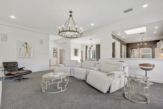Foto del edificio - 4627 Pinehurst Dr S