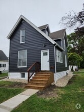Building Photo - 403 S Main St