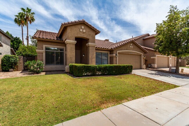 Building Photo - 5 Bedroom home in Chandler