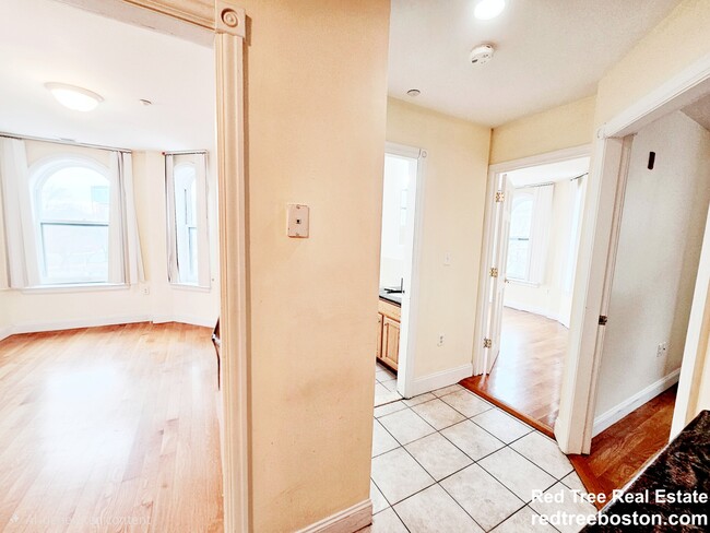 Building Photo - 95 Westland Ave