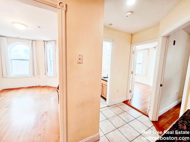 Foto del edificio - 95 Westland Ave