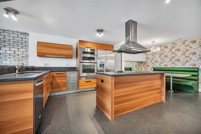 Foto del edificio - 2950 NE 188th St