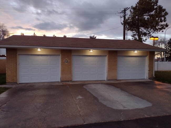 Building Photo - 871 1st St