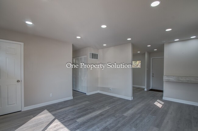 Building Photo - 2650 E 21st Pl