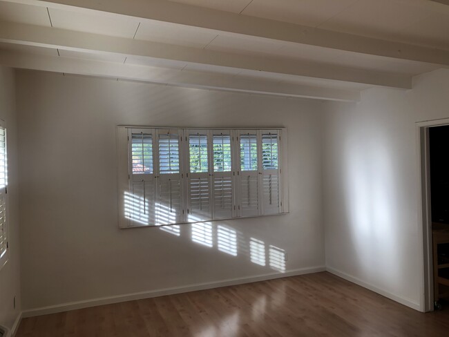 Building Photo - 1200 S Palm Canyon Dr