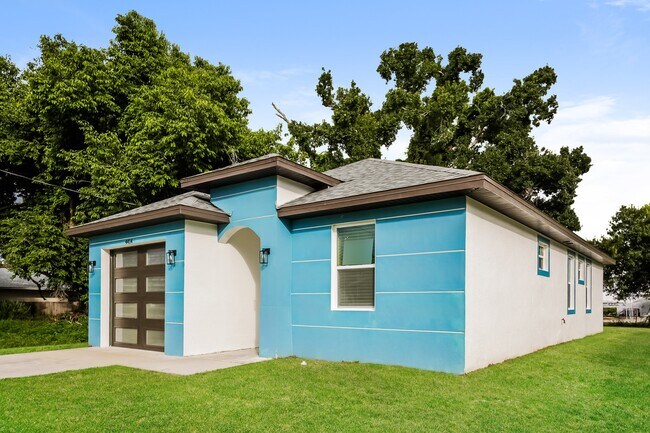 Building Photo - 4414 Bessie Ave