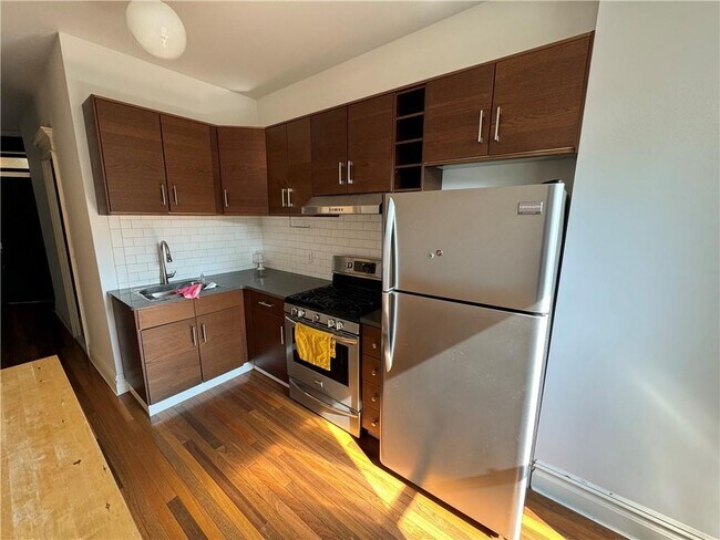 Foto del edificio - 3218 Snyder Ave