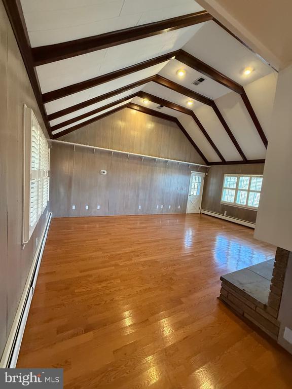 Foto del edificio - 9616 Burke View Ave