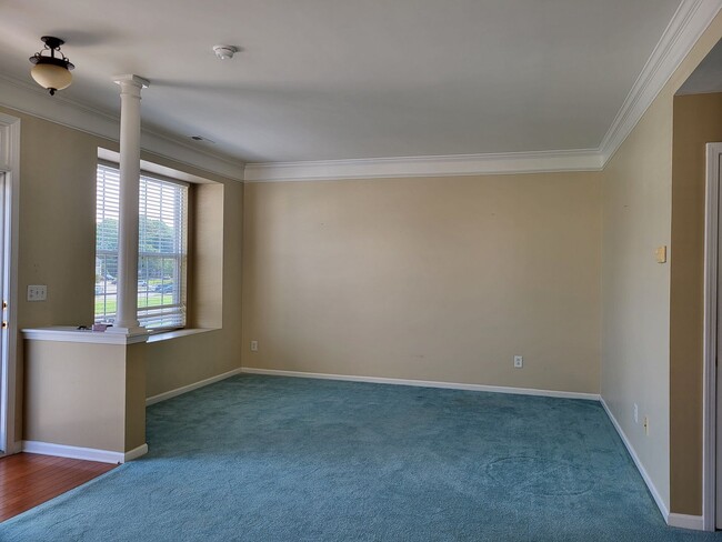 Building Photo - 3 bedroom townhouse in Waterside Crossing
