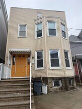 Building Photo - 220 Summit Ave