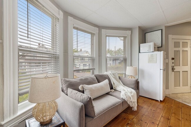 Building Photo - 792 Grove St