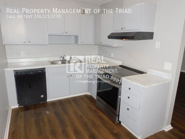 Foto del edificio - Main level 2BR/1BA unit available now