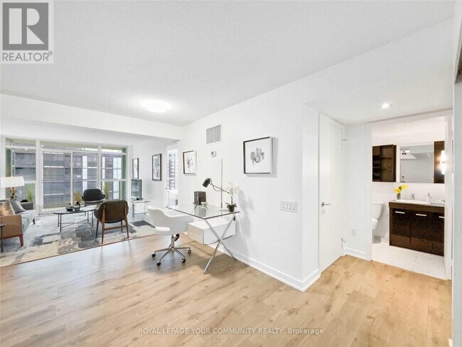 Building Photo - 15-1215 Singer Ct