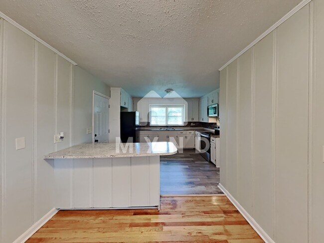 Building Photo - 921 N Highland Dr
