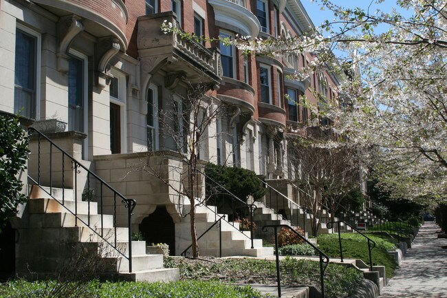 Building Photo - 2939 N Charles St