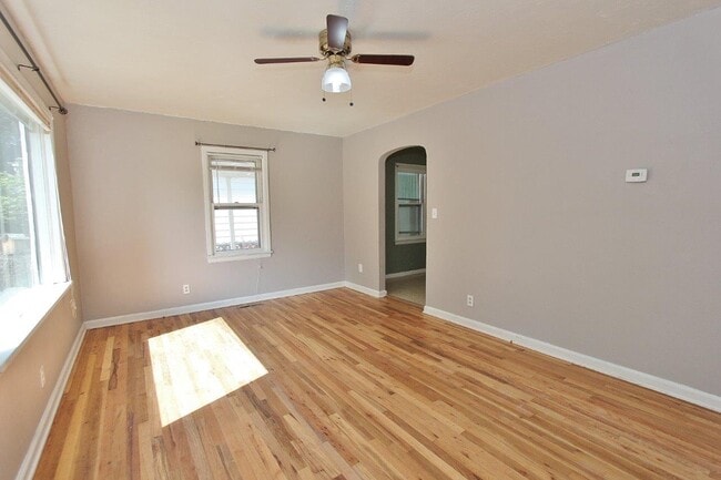 Building Photo - 1605 S Reinhart Dr