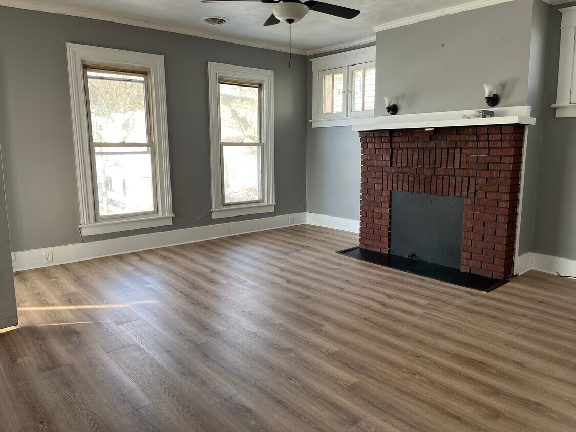 105-washington-ave-unit-upstairs-oil-city-pa-16301-apartments-in
