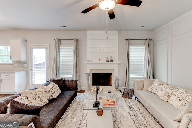 Building Photo - 3617 Chestnut Oak St