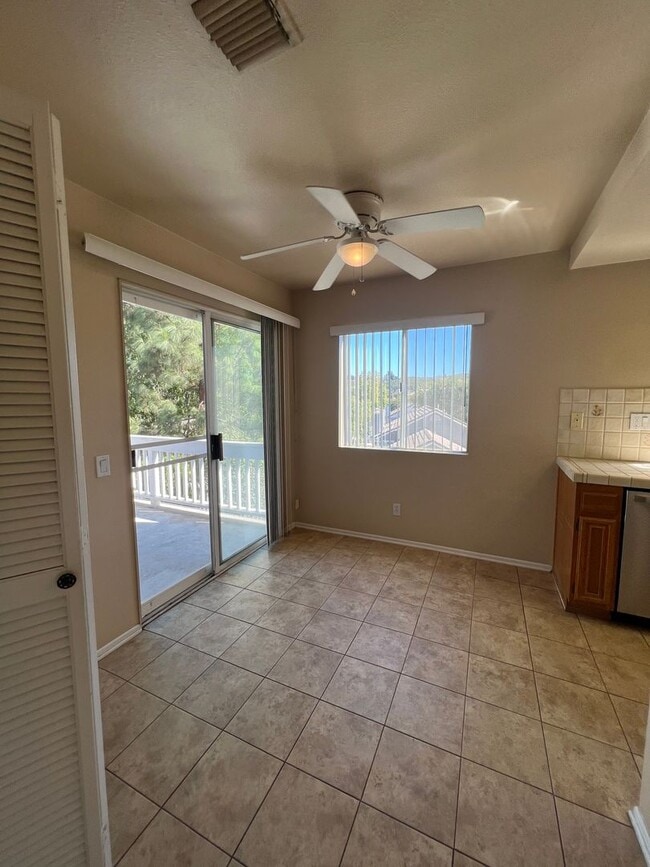 Building Photo - 3 bed, 3 bath single family home