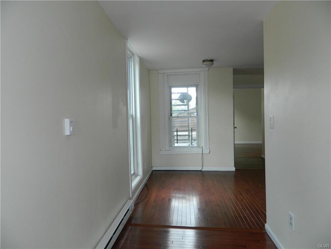 Building Photo - 1128 Walnut St