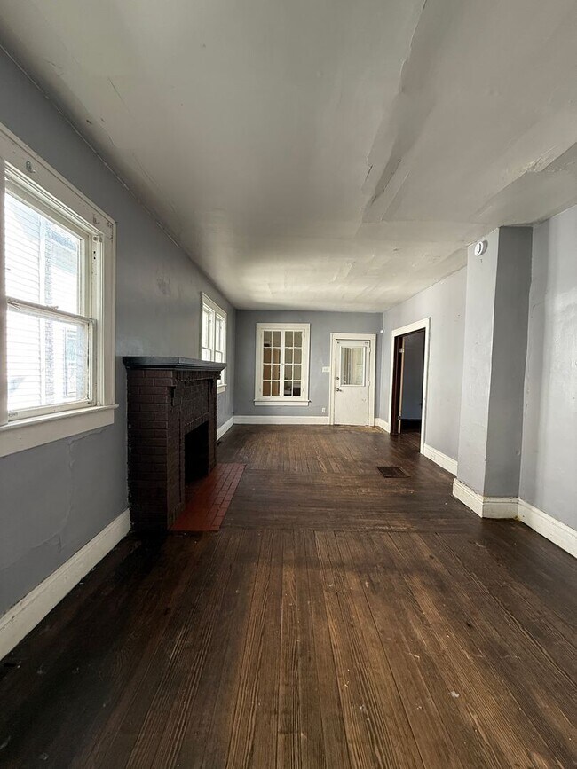 Foto del edificio - Large 4 bedroom Home