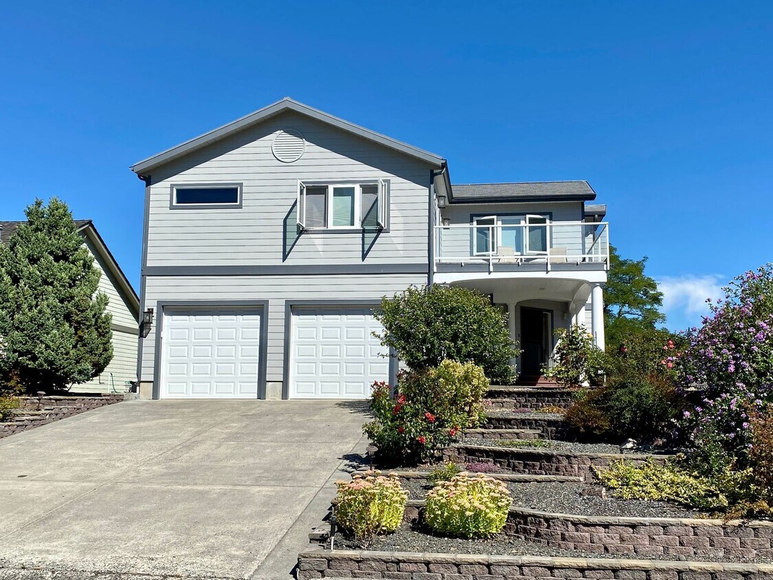 Foto principal - 7950 W Golf Course Dr