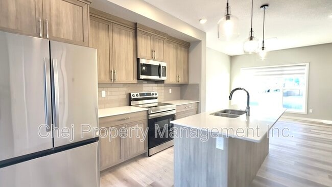 Photo du bâtiment - 484 Edgemont Dr